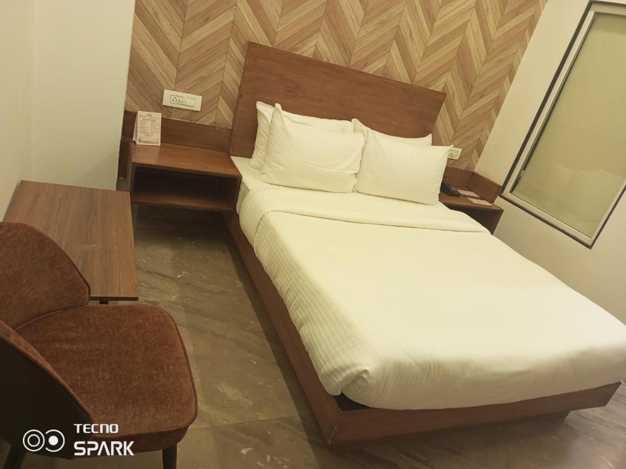 Hotel Kadamb Tree Jabalpur Exteriör bild