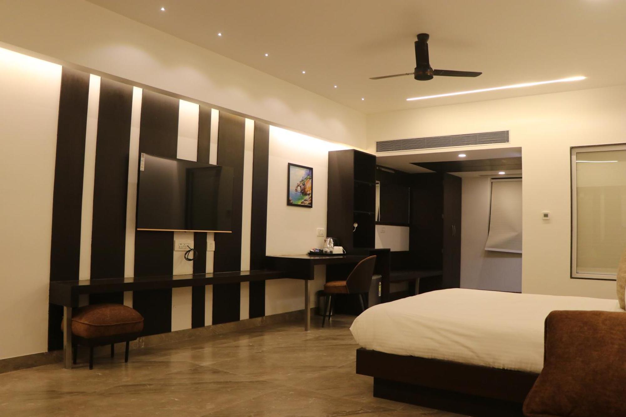 Hotel Kadamb Tree Jabalpur Exteriör bild