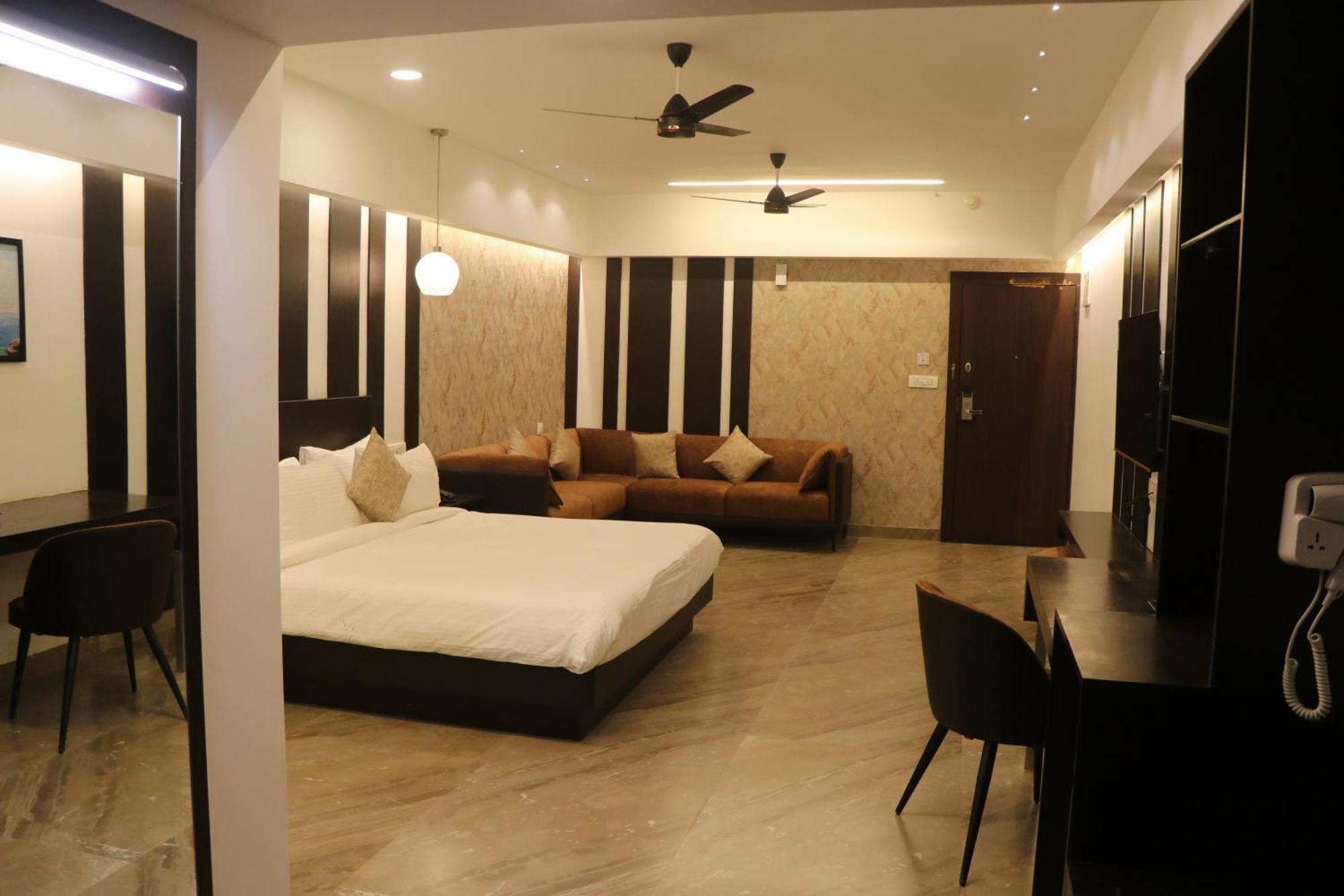 Hotel Kadamb Tree Jabalpur Exteriör bild