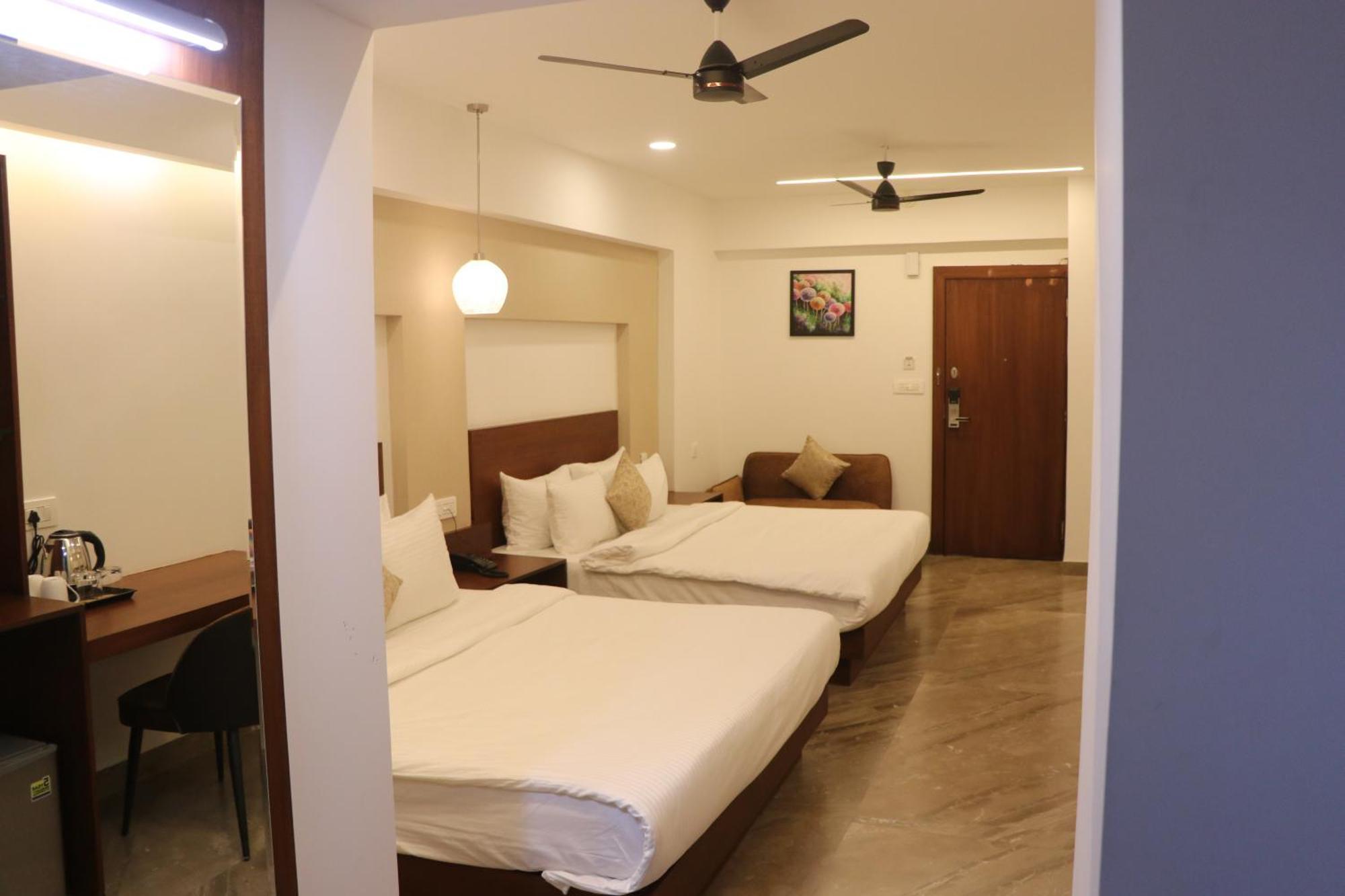 Hotel Kadamb Tree Jabalpur Exteriör bild