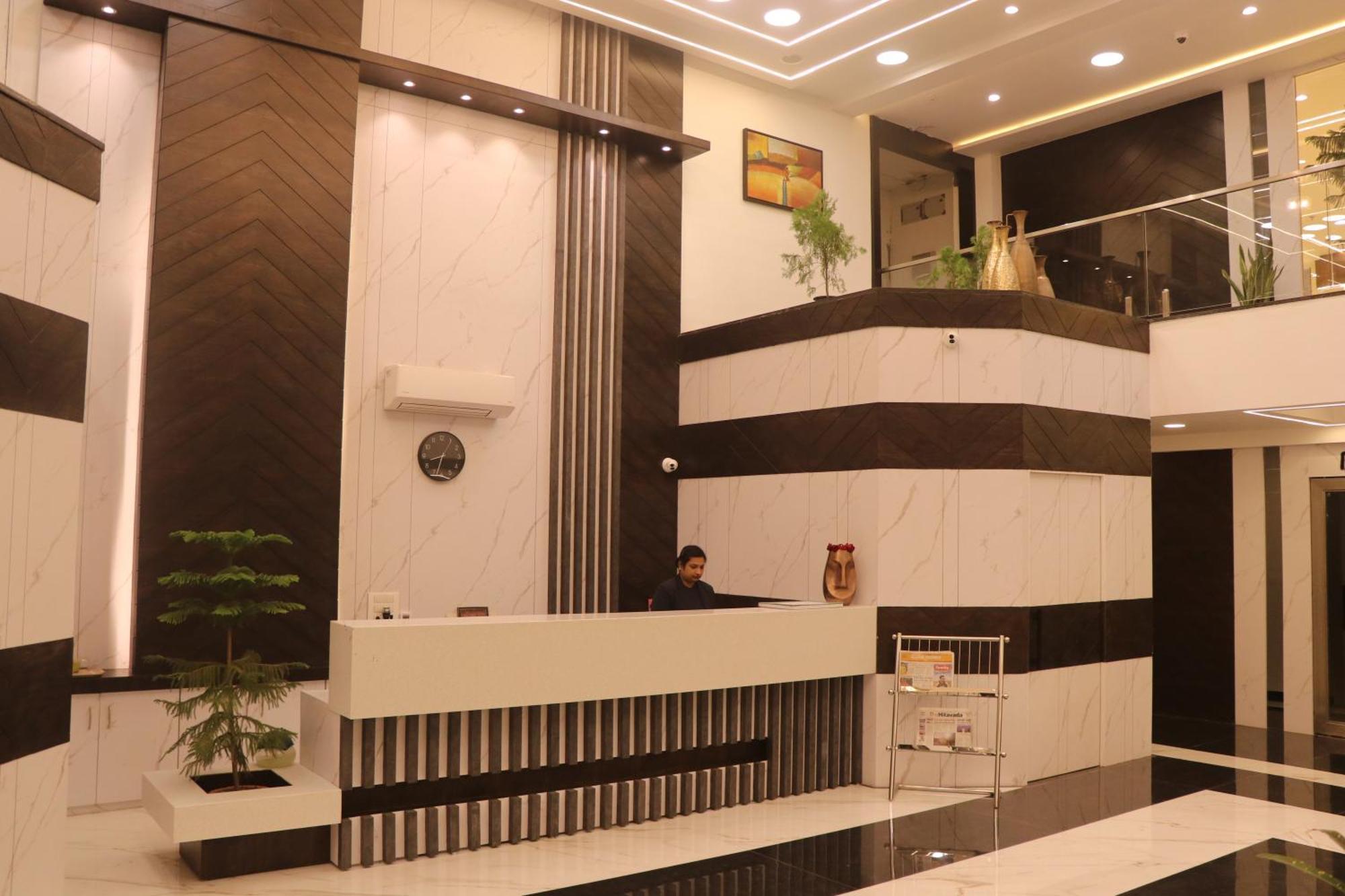 Hotel Kadamb Tree Jabalpur Exteriör bild