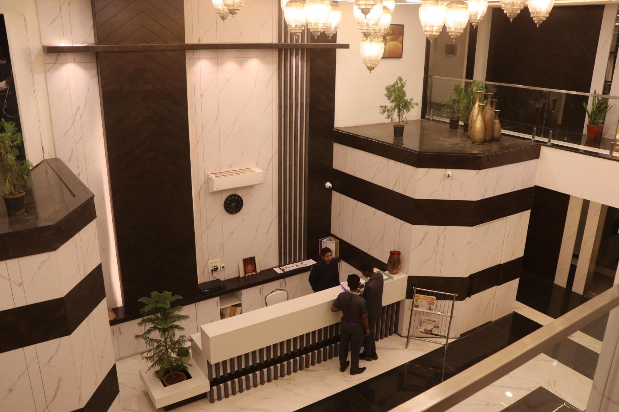 Hotel Kadamb Tree Jabalpur Exteriör bild